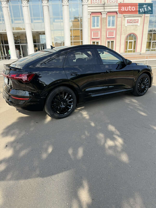Внедорожник / Кроссовер Audi Q8 Sportback e-tron 2023 в Одессе