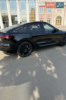 Внедорожник / Кроссовер Audi Q8 Sportback e-tron 2023 в 