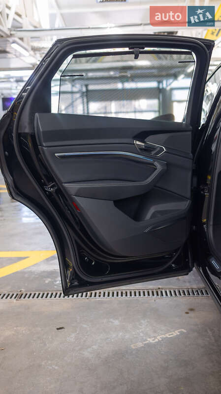 Внедорожник / Кроссовер Audi Q8 Sportback e-tron 2023 в Черновцах фото 19 Внедорожник / Кроссовер Audi Q8 Sportback e-tron 2023 в Черновцах