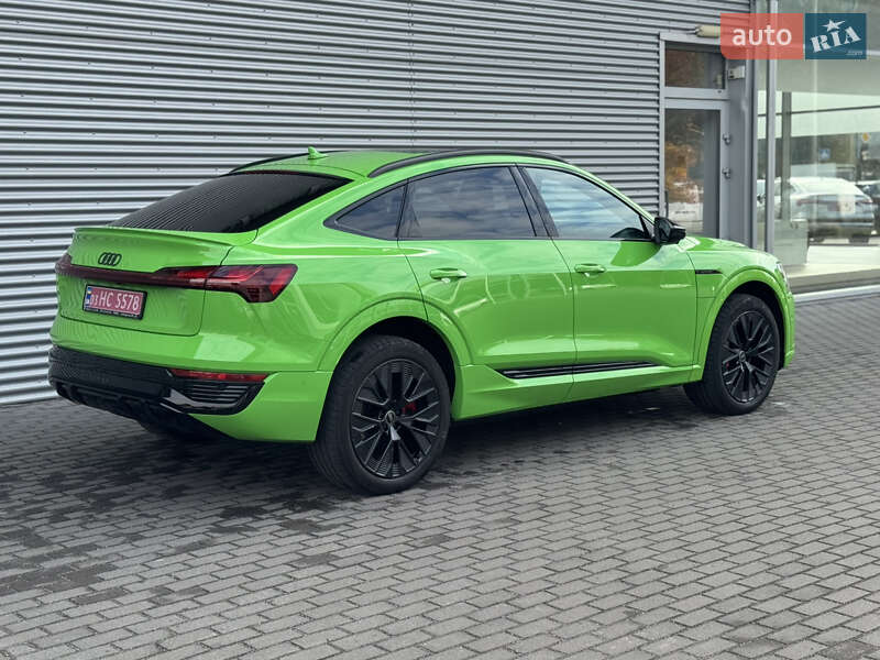 Позашляховик / Кросовер Audi Q8 Sportback e-tron 2023 в Рівному