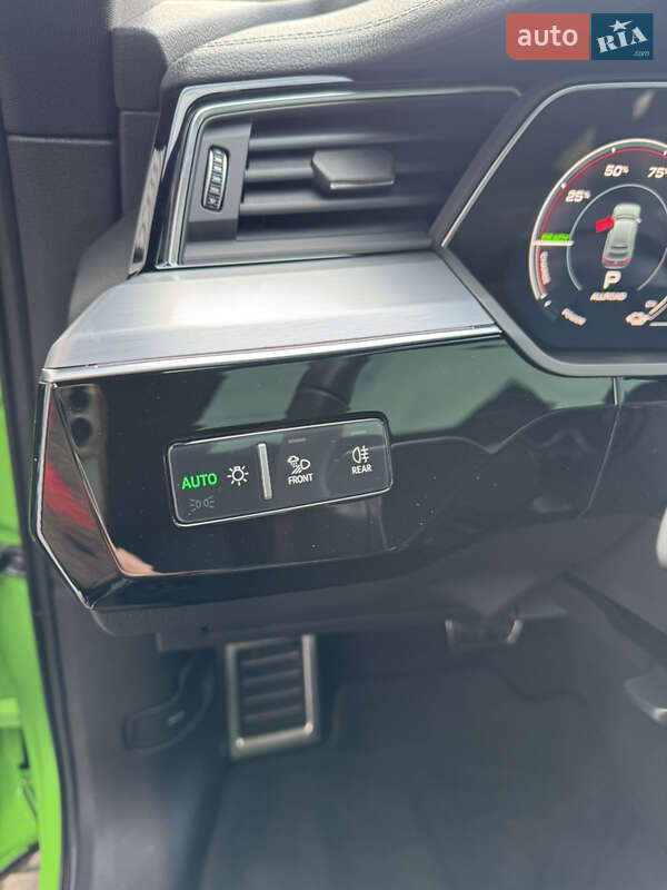 Позашляховик / Кросовер Audi Q8 Sportback e-tron 2023 в Рівному