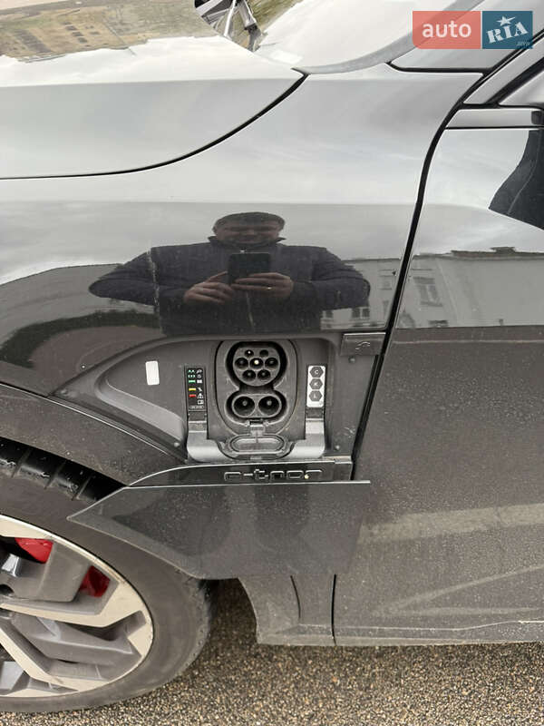Внедорожник / Кроссовер Audi Q8 Sportback e-tron 2023 в Киеве фото 9 Внедорожник / Кроссовер Audi Q8 Sportback e-tron 2023 в Киеве