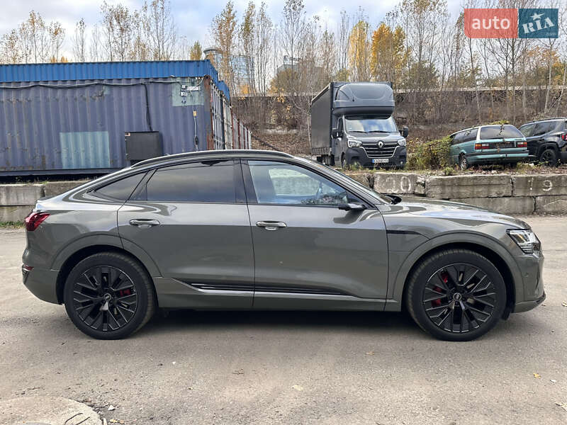 Внедорожник / Кроссовер Audi Q8 Sportback e-tron 2023 в Киеве