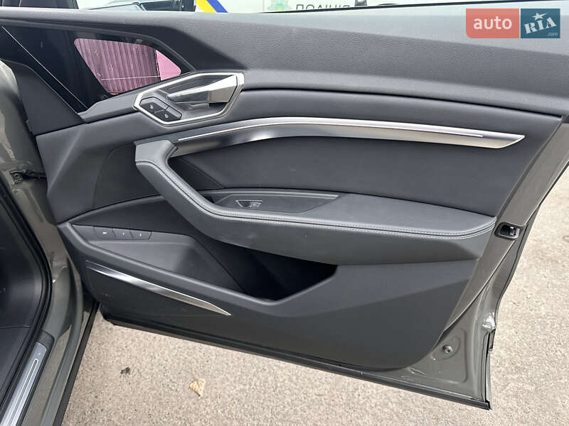 Внедорожник / Кроссовер Audi Q8 Sportback e-tron 2023 в Киеве