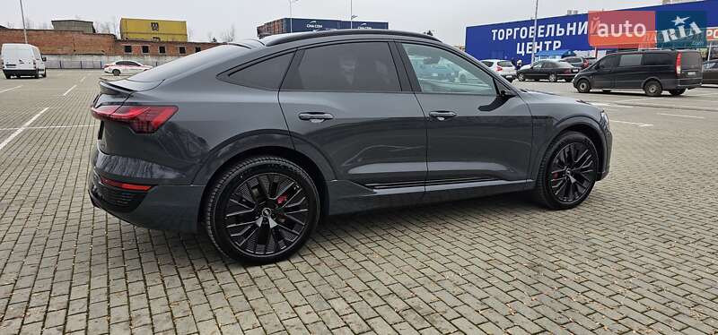 Позашляховик / Кросовер Audi Q8 Sportback e-tron 2024 в Тернополі