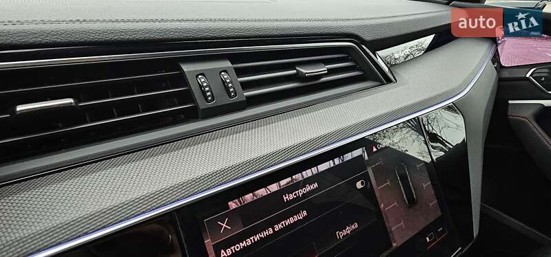 Позашляховик / Кросовер Audi Q8 Sportback e-tron 2024 в Тернополі
