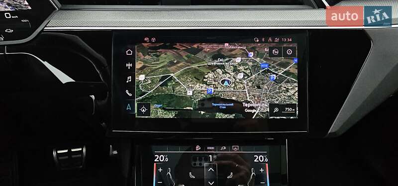 Позашляховик / Кросовер Audi Q8 Sportback e-tron 2024 в Тернополі