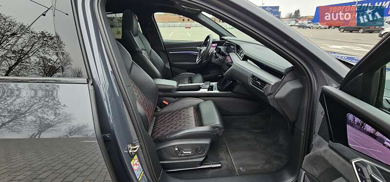 Позашляховик / Кросовер Audi Q8 Sportback e-tron 2024 в Тернополі