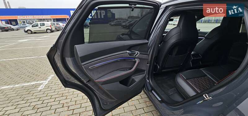 Позашляховик / Кросовер Audi Q8 Sportback e-tron 2024 в Тернополі