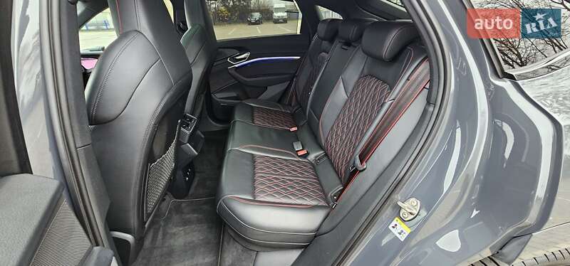 Позашляховик / Кросовер Audi Q8 Sportback e-tron 2024 в Тернополі