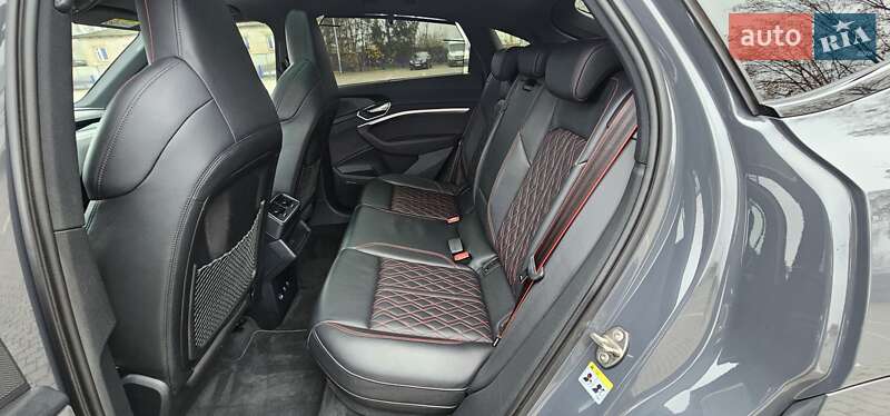 Позашляховик / Кросовер Audi Q8 Sportback e-tron 2024 в Тернополі