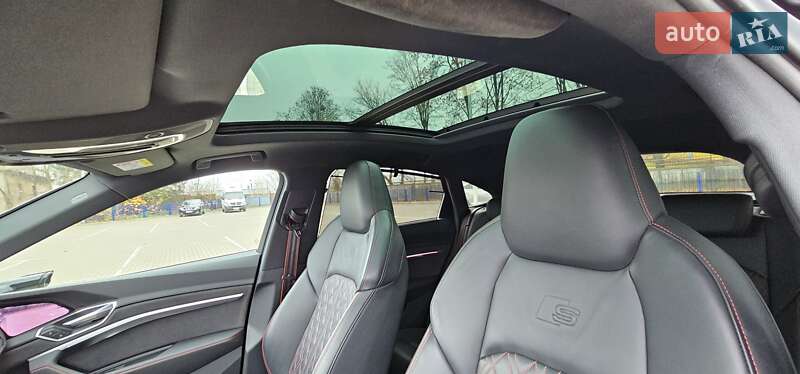 Позашляховик / Кросовер Audi Q8 Sportback e-tron 2024 в Тернополі