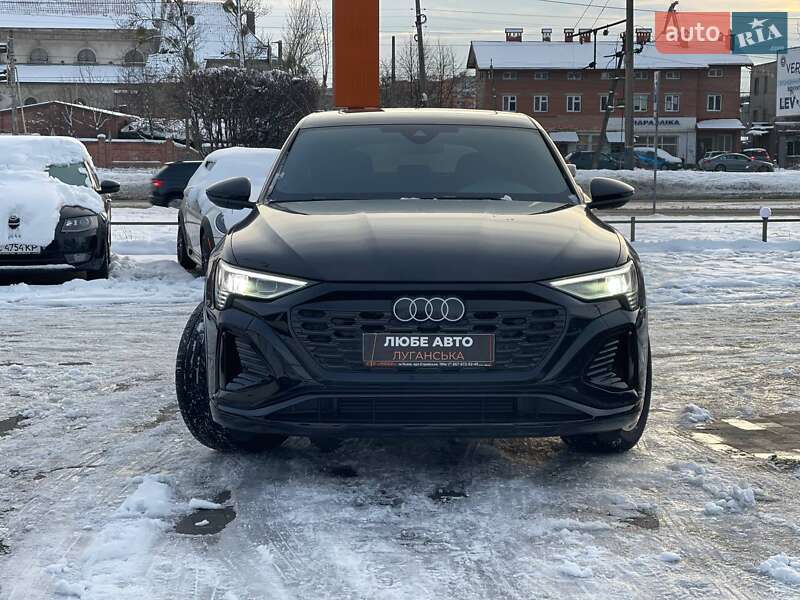 Позашляховик / Кросовер Audi Q8 Sportback e-tron 2023 в Львові