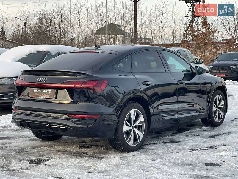 Позашляховик / Кросовер Audi Q8 Sportback e-tron 2023 в Львові