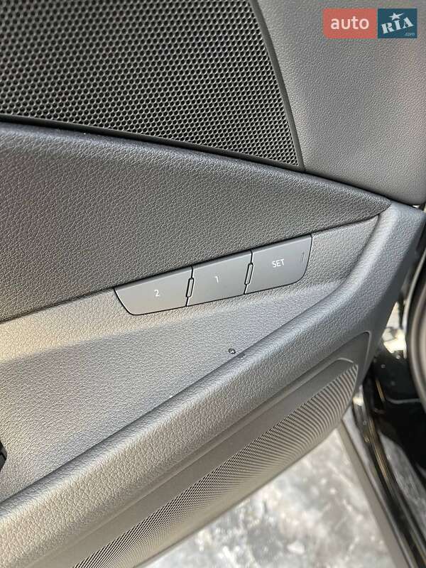 Позашляховик / Кросовер Audi Q8 Sportback e-tron 2023 в Львові