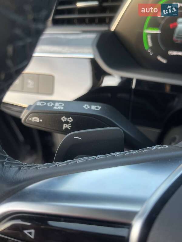 Позашляховик / Кросовер Audi Q8 Sportback e-tron 2023 в Львові