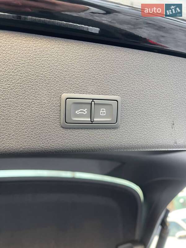 Позашляховик / Кросовер Audi Q8 Sportback e-tron 2023 в Львові