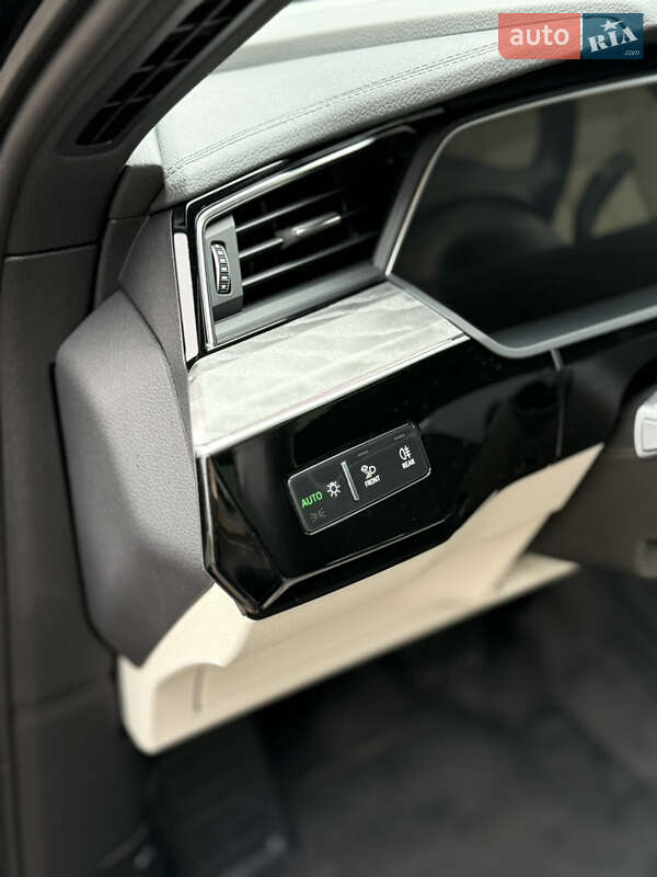 Внедорожник / Кроссовер Audi Q8 Sportback e-tron 2024 в Черновцах