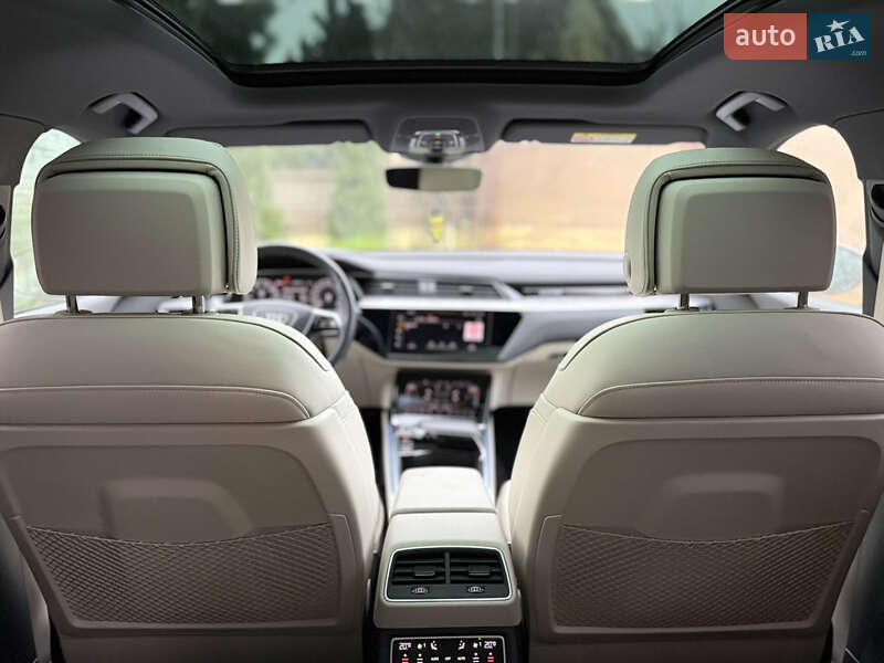 Внедорожник / Кроссовер Audi Q8 Sportback e-tron 2024 в Черновцах