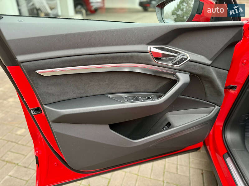 Внедорожник / Кроссовер Audi Q8 Sportback e-tron 2023 в Днепре