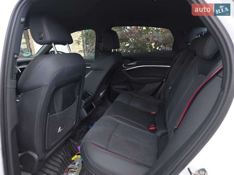 Позашляховик / Кросовер Audi Q8 Sportback e-tron 2023 в Одесі фото 7 Позашляховик / Кросовер Audi Q8 Sportback e-tron 2023 в Одесі