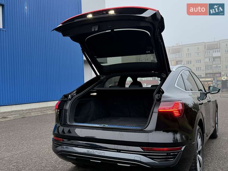 Позашляховик / Кросовер Audi Q8 Sportback e-tron 2024 в Ковелі