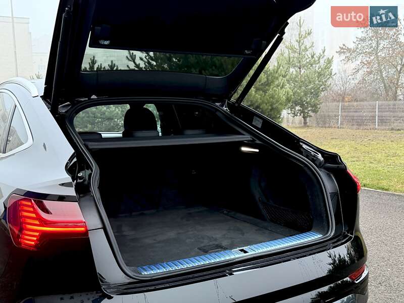 Позашляховик / Кросовер Audi Q8 Sportback e-tron 2024 в Ковелі