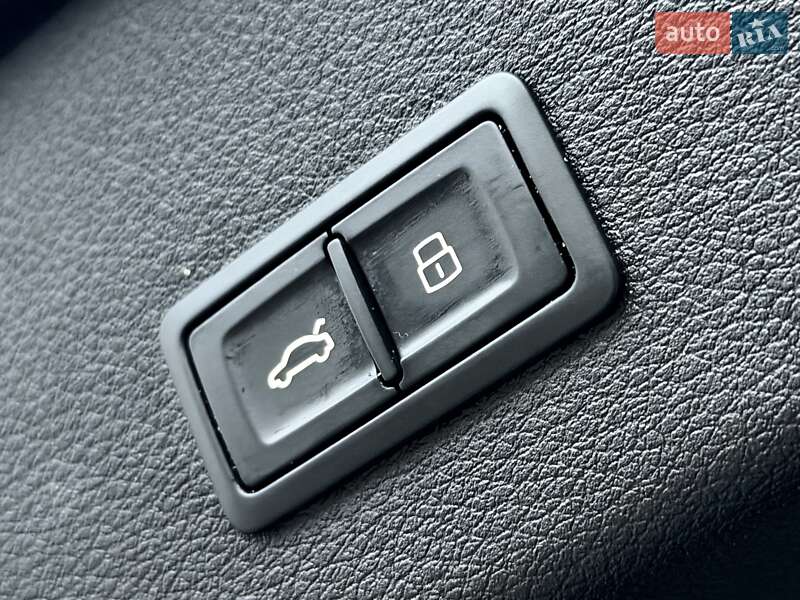 Позашляховик / Кросовер Audi Q8 Sportback e-tron 2024 в Ковелі