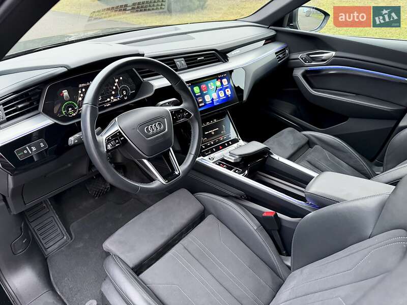 Позашляховик / Кросовер Audi Q8 Sportback e-tron 2024 в Ковелі