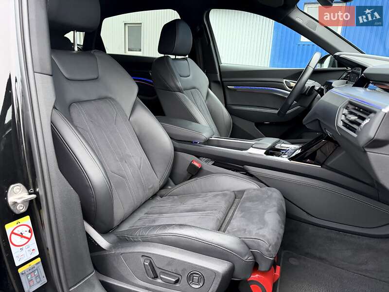 Позашляховик / Кросовер Audi Q8 Sportback e-tron 2024 в Ковелі