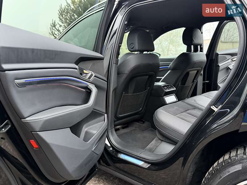 Позашляховик / Кросовер Audi Q8 Sportback e-tron 2024 в Ковелі