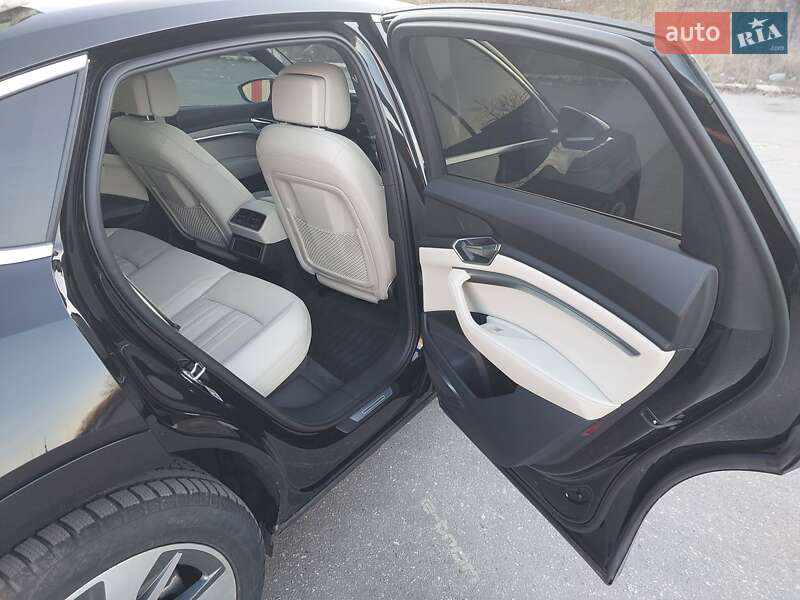 Внедорожник / Кроссовер Audi Q8 Sportback e-tron 2023 в Харькове фото 27 Внедорожник / Кроссовер Audi Q8 Sportback e-tron 2023 в Харькове