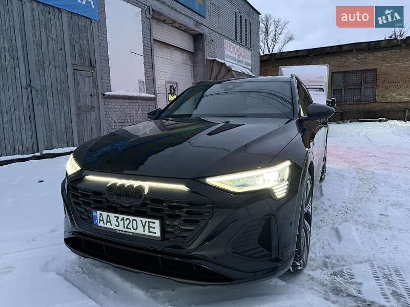 Позашляховик / Кросовер Audi Q8 Sportback e-tron 2023 в Києві