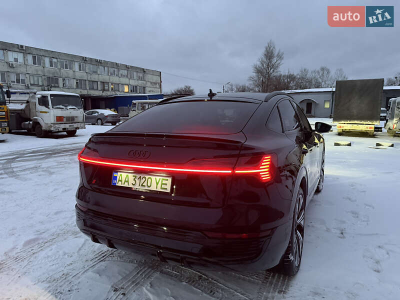 Позашляховик / Кросовер Audi Q8 Sportback e-tron 2023 в Києві