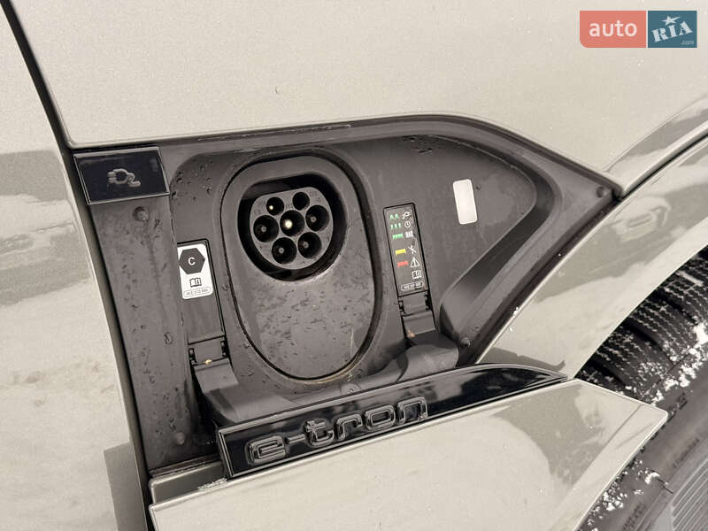 Внедорожник / Кроссовер Audi Q8 Sportback e-tron 2023 в Луцке