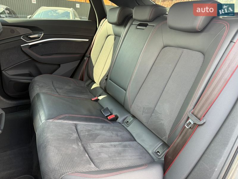 Внедорожник / Кроссовер Audi Q8 Sportback e-tron 2023 в Луцке