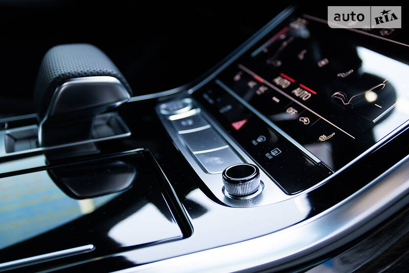 Позашляховик / Кросовер Audi Q8 2019 в Києві фото 31 Позашляховик / Кросовер Audi Q8 2019 в Києві