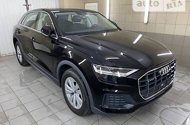Внедорожник / Кроссовер Audi Q8 2021 в 