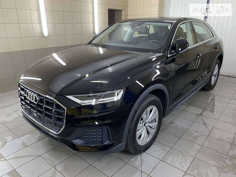 Внедорожник / Кроссовер Audi Q8 2021 в 