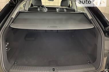 Внедорожник / Кроссовер Audi Q8 2021 в 