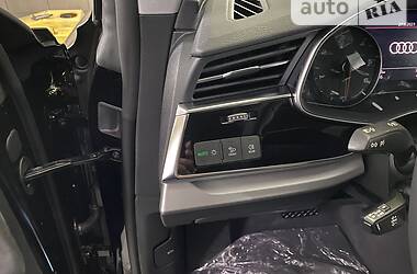 Внедорожник / Кроссовер Audi Q8 2021 в 