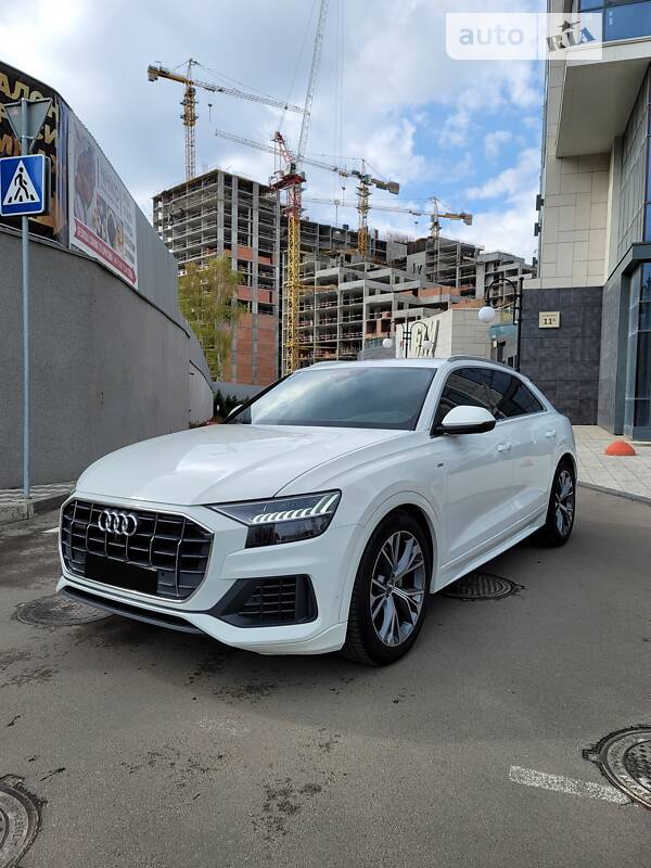 Внедорожник / Кроссовер Audi Q8 2019 в Киеве