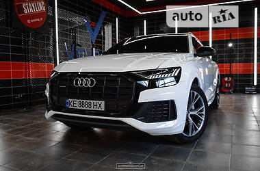 Позашляховик / Кросовер Audi Q8 2020 в 
