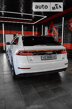 Позашляховик / Кросовер Audi Q8 2020 в 