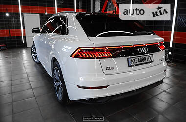 Позашляховик / Кросовер Audi Q8 2020 в 