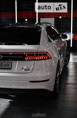 Позашляховик / Кросовер Audi Q8 2020 в 