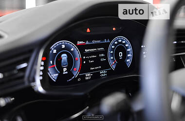 Позашляховик / Кросовер Audi Q8 2020 в 