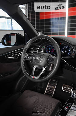 Позашляховик / Кросовер Audi Q8 2020 в 