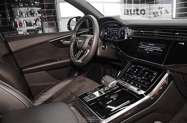 Позашляховик / Кросовер Audi Q8 2020 в 