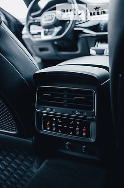 Внедорожник / Кроссовер Audi Q8 2018 в 